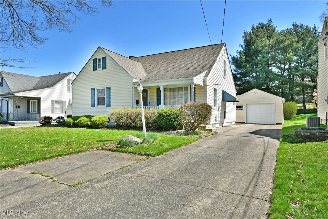239 Elmwood Drive, Hubbard, Ohio image 1