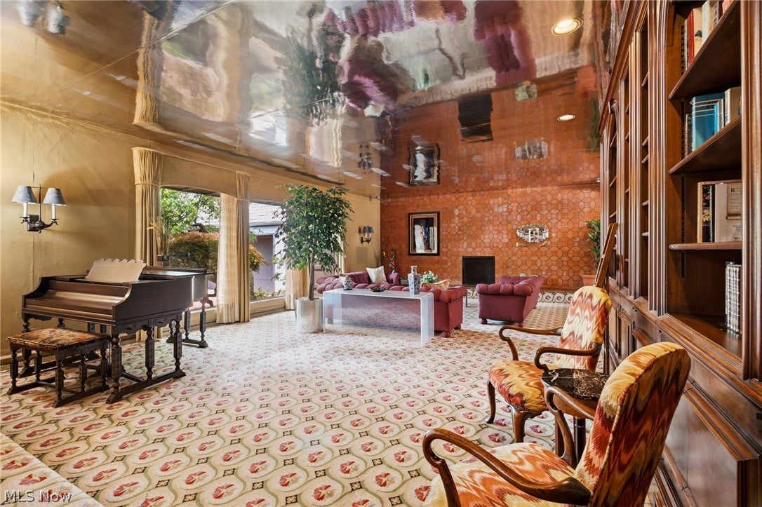 4411 University Parkway