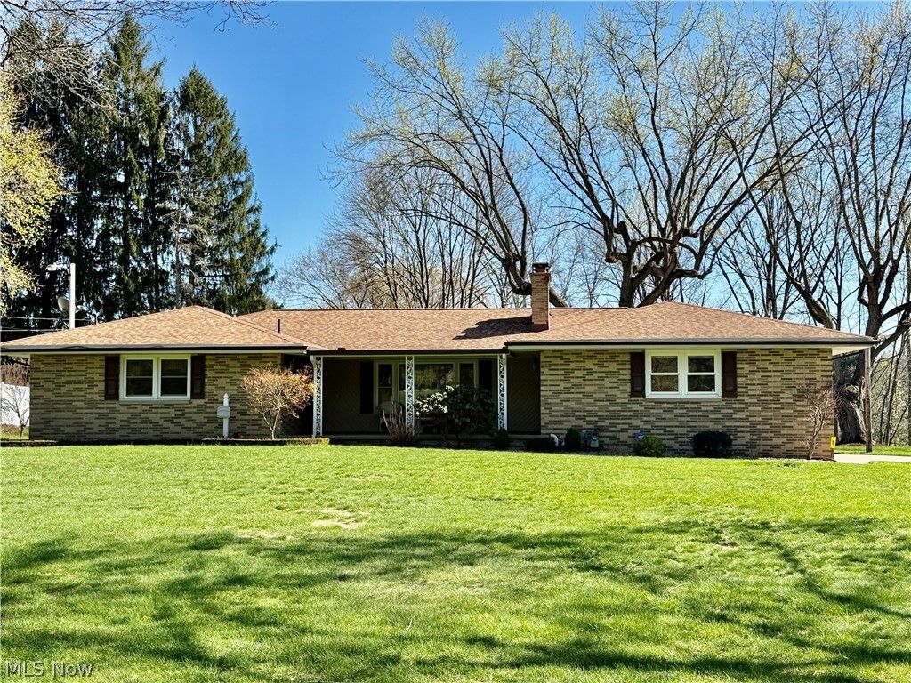 Photo of 238 Pheasant Drive, Mogadore, OH 44260 (MLS # 5205909)