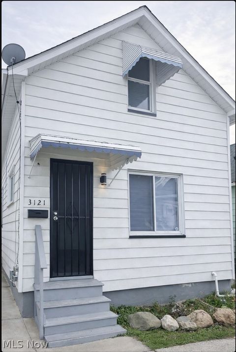 Homes For Sale - 3121 Trowbridge Avenue<br/> Cleveland, OH 44109