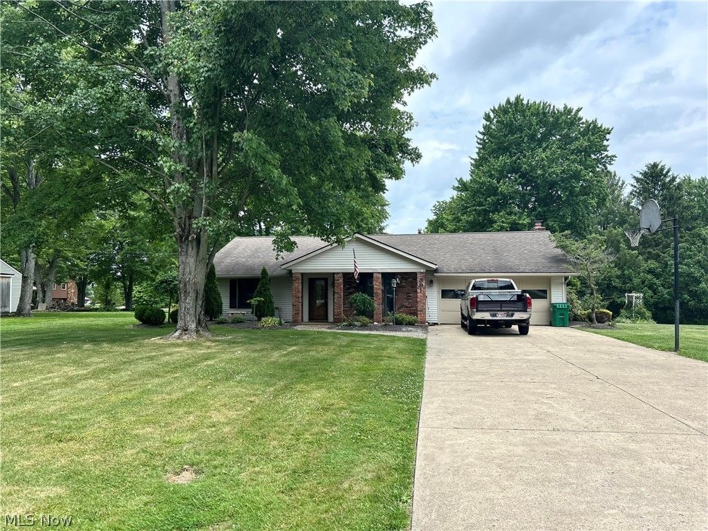 Photo of 391 Kathleen Drive, Jefferson, OH 44047 (MLS # 5217501)