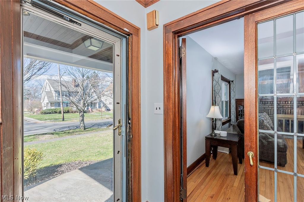 Photo of 923 Cambridge Road, Cleveland Heights, OH 44121 (MLS # 5188494)