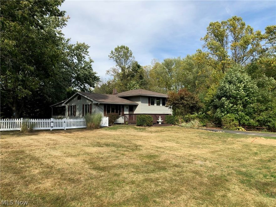 Great house with private yard.  This is the perfect place to relax and call home!!  Three Bedroom and 1.5 baths on a 1/2 Arce lot.  Marlinton Schools.  This house has a huge screened in porch and a large 16x30 detached barn.  Inside the house has a newly remodeled bathroom, new carpet,  refinished wood floors and more.  This is a move in ready house.  A new septic is in the process of being installed.