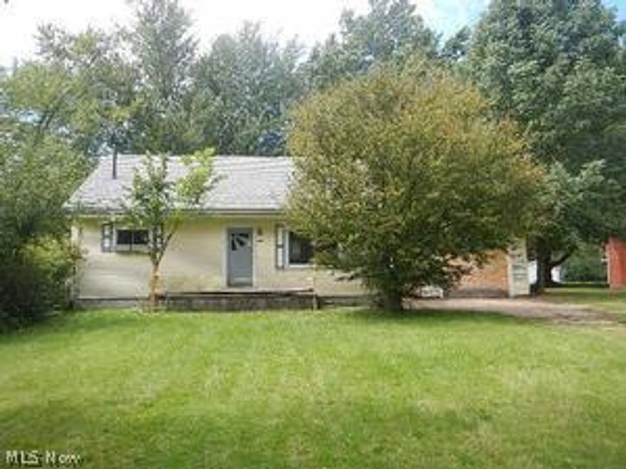 fantastic location and country like surroundings with this over 1000 square foot home with 3 bedrooms, full basement and nice garage. must see this gem today, priced to sell and ready for your finishing touches. This is a Fannie Mae Homepath Property