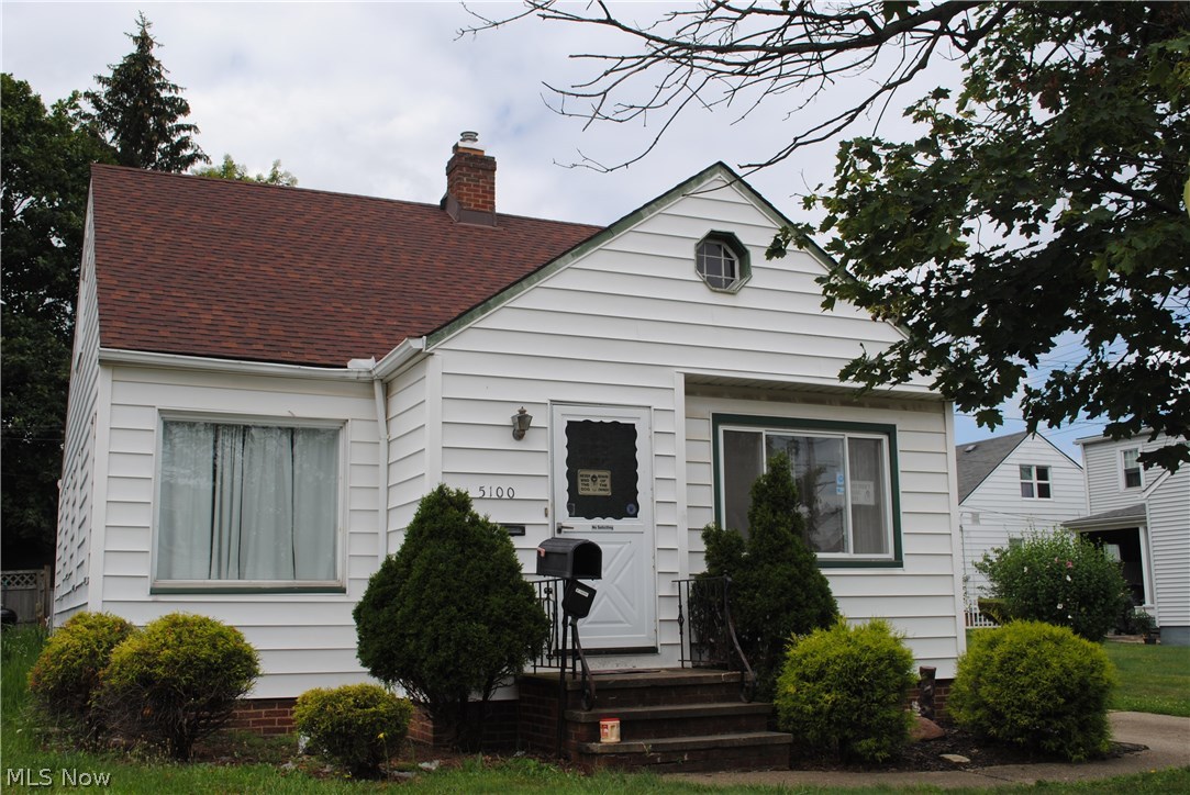 Looking for a great move-in ready home? Check out this 3 bed 1 bath home in beautiful Garfield Heights! This home has a newly remodeled kitchen(2016) New carpet (2016). You will love the newly remodeled bathroom (2016). The roof has been replaced (2012). The furnace was replaced in (2012). If your looking for a great well maintained home do not look any further because you have found it!
