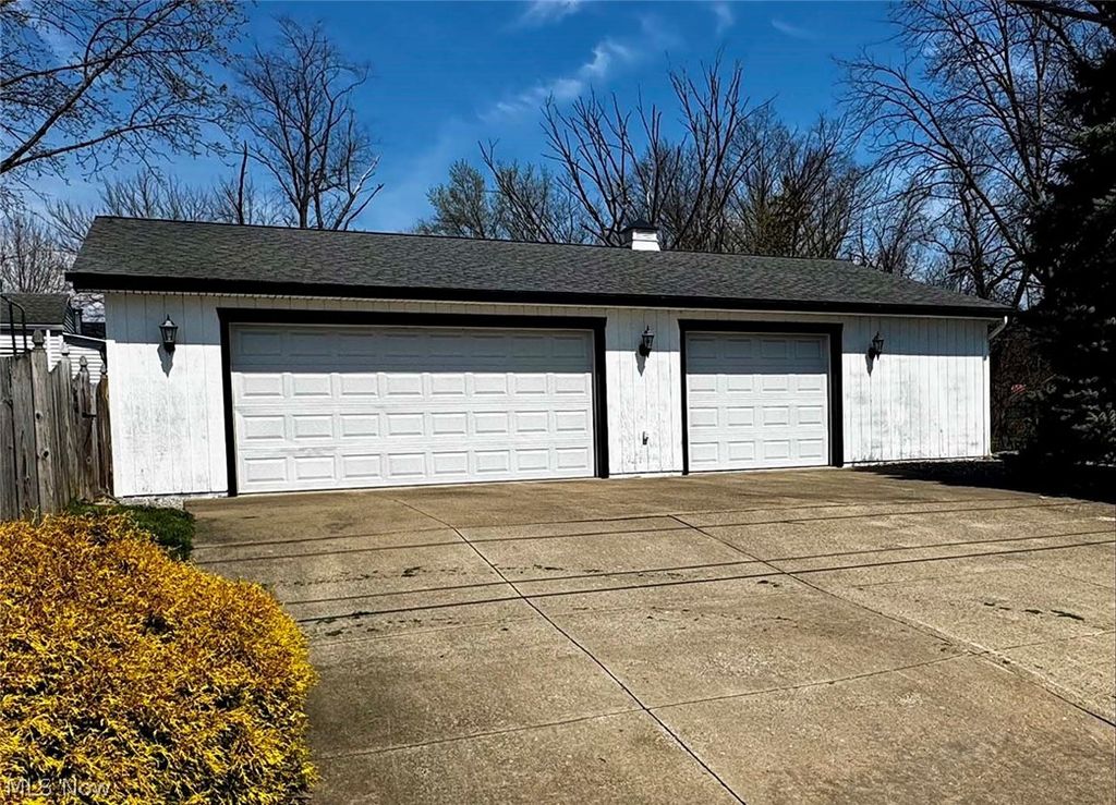 Photo of 191 9th Street NE, Barberton, OH 44203 (MLS # 5200484)