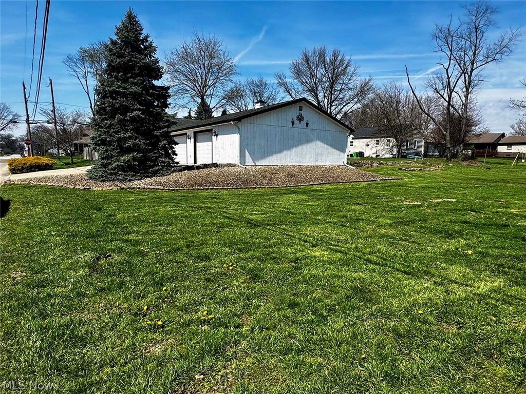 Photo of 191 9th Street NE, Barberton, OH 44203 (MLS # 5200484)