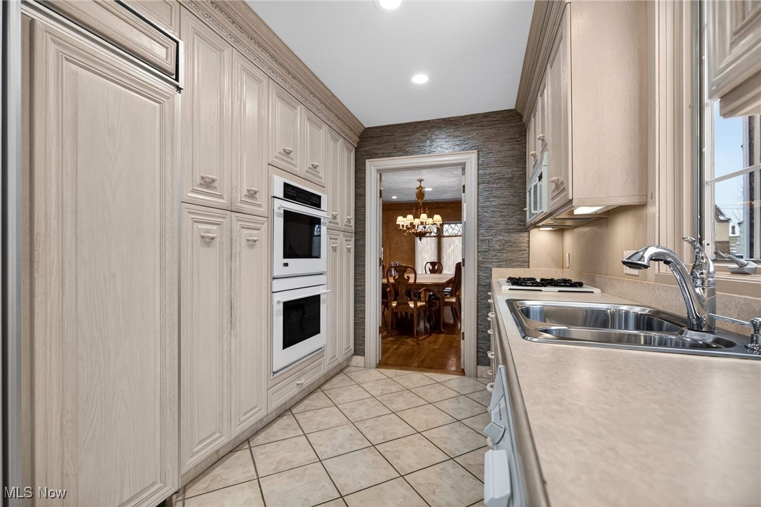 Associated Investment Co Taylo - Residential