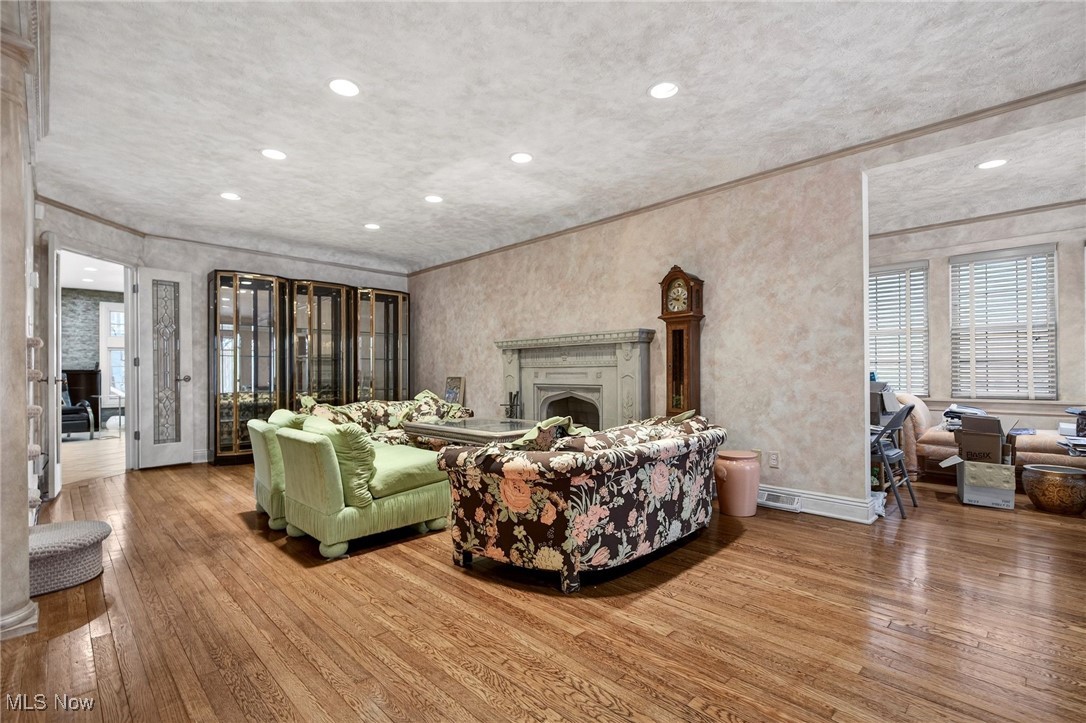 Associated Investment Co Taylo - Residential