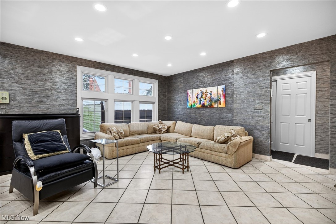 Associated Investment Co Taylo - Residential