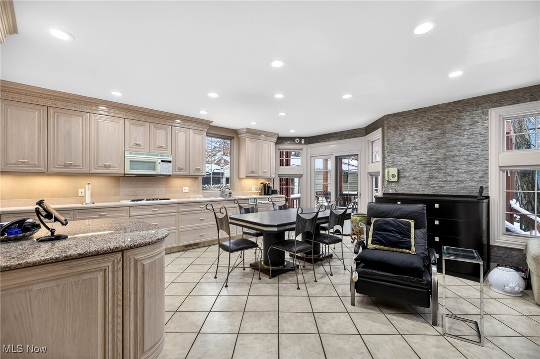 Associated Investment Co Taylo - Residential