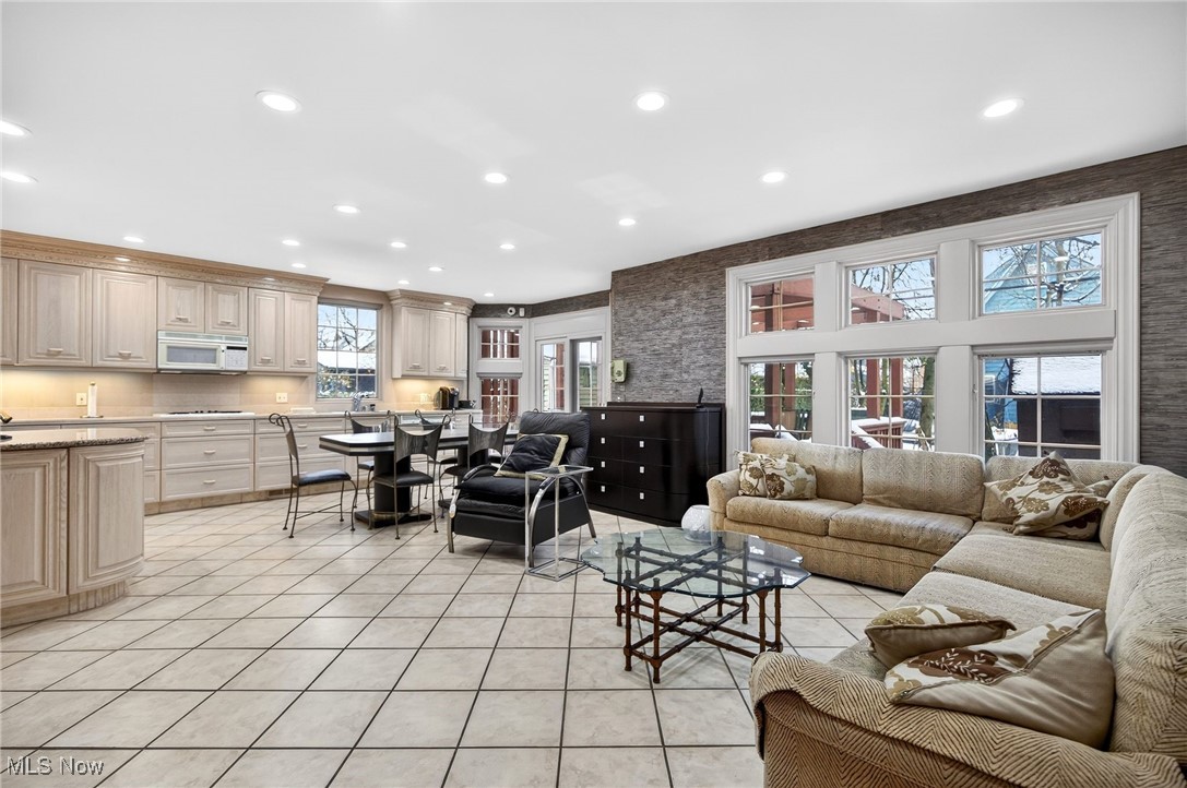 Associated Investment Co Taylo - Residential