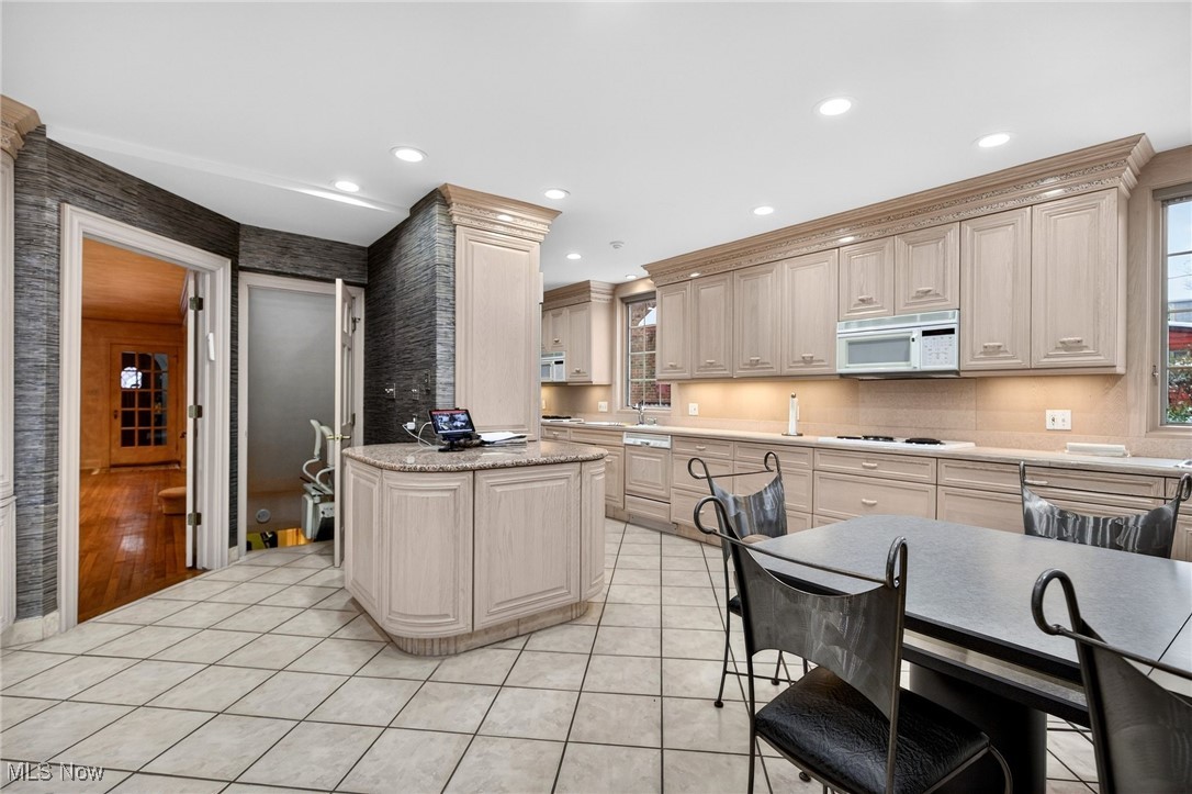 Associated Investment Co Taylo - Residential