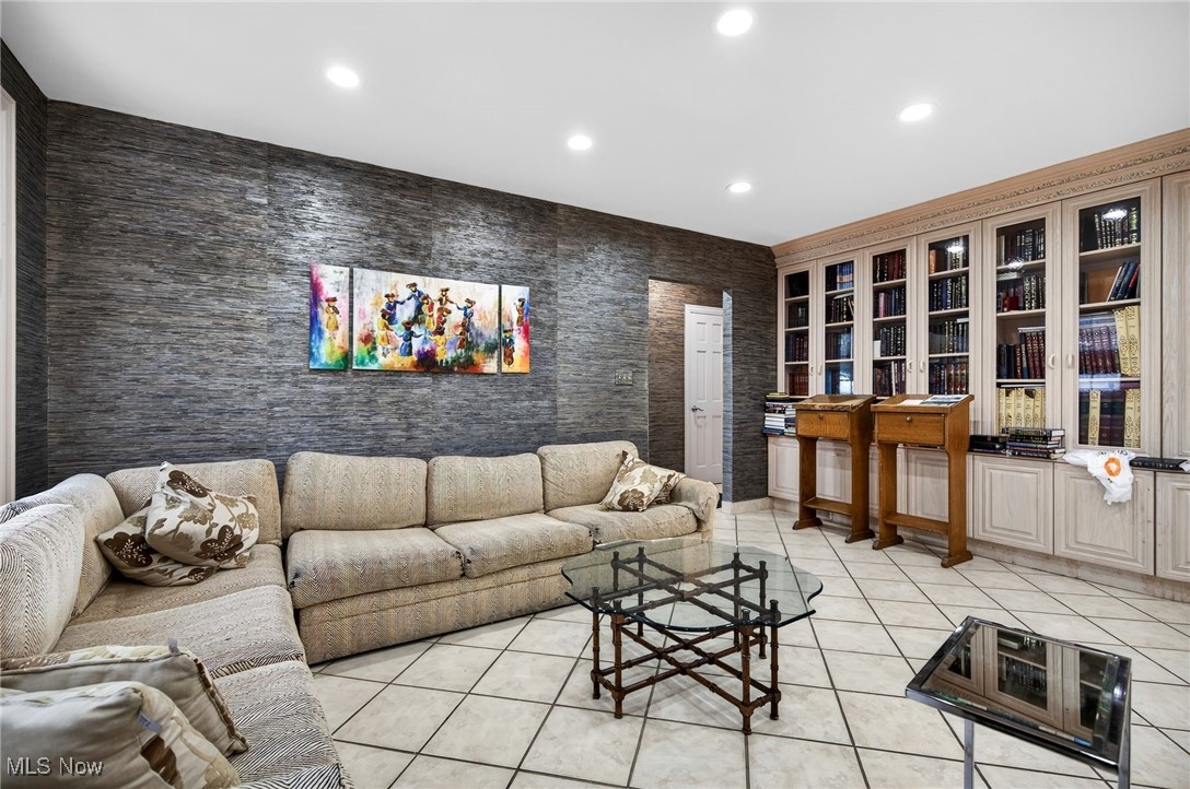 Associated Investment Co Taylo - Residential