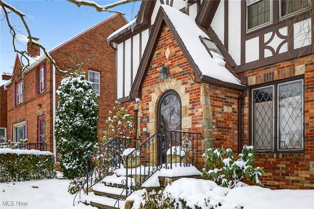 Photo of 3498 Bainbridge Road, Cleveland Heights, OH 44118 (MLS # 5175430)