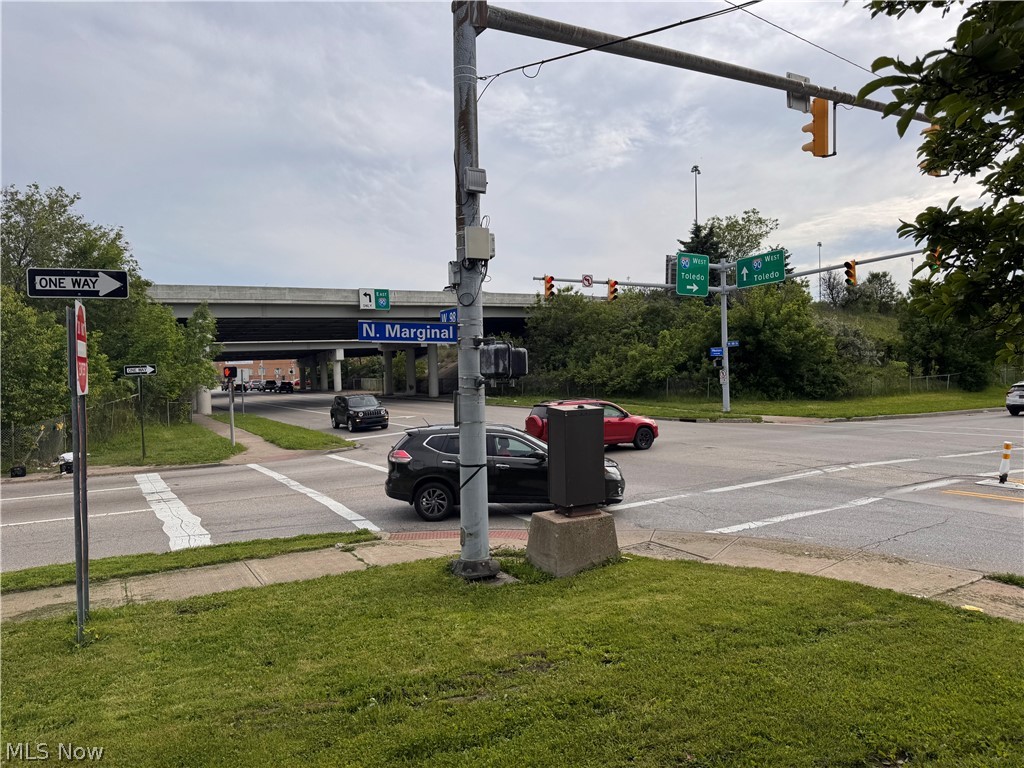 2233 W 98th