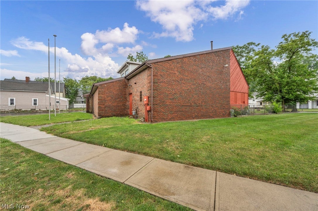 1319 W Erie Avenue
