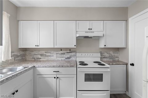 Tiny photo for 2342 25th Street, Cuyahoga Falls, OH 44223 (MLS # 5202845)