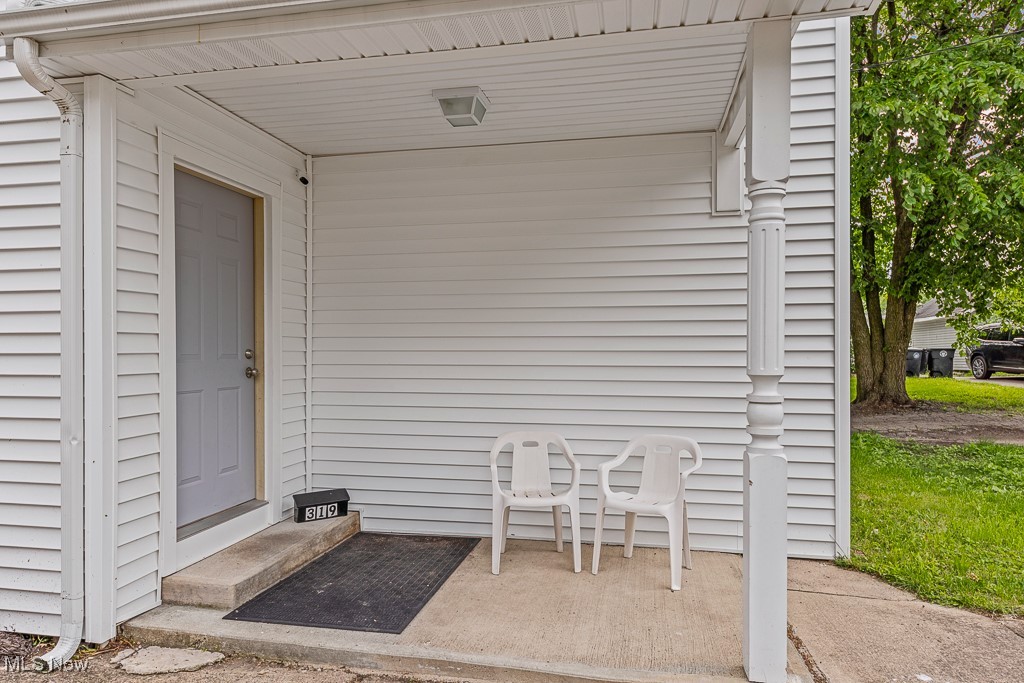 319 Sterling Court, Akron, Ohio image 3