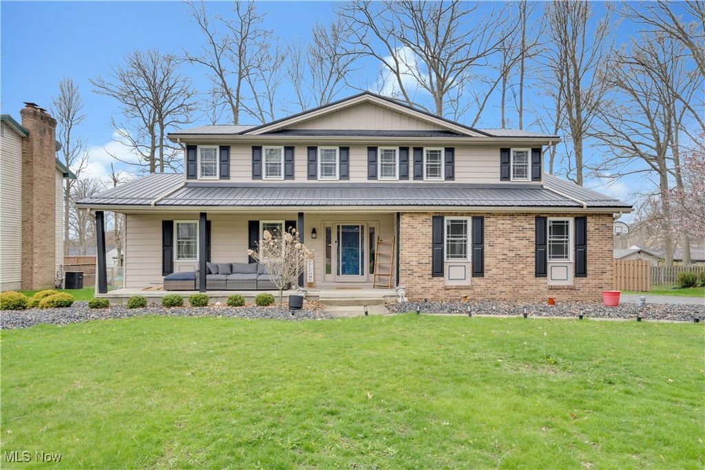 Photo of 858 Squirrel Hill Drive, Boardman, OH 44512 (MLS # 5181162)