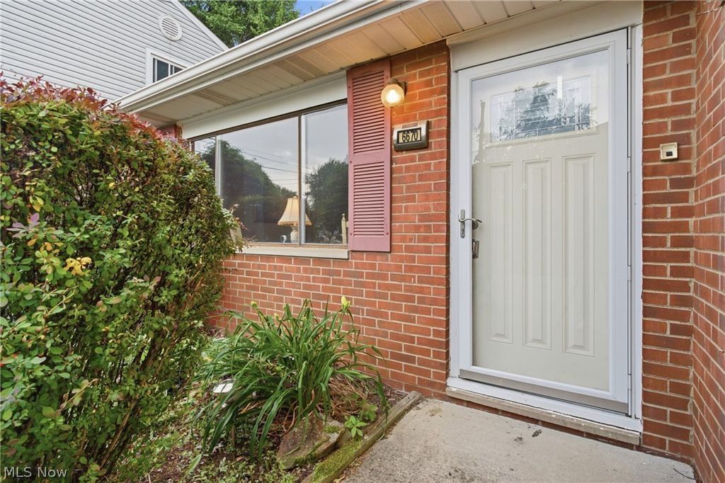 Photo of 6670 Glenallen Avenue, Solon, OH 44139 (MLS # 5217712)