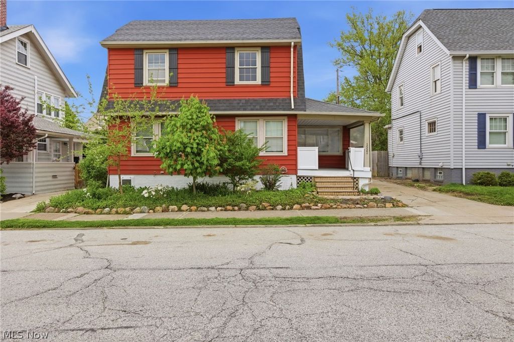 Photo of 1521 Blossom Park Avenue, Lakewood, OH 44107 (MLS # 5208225)