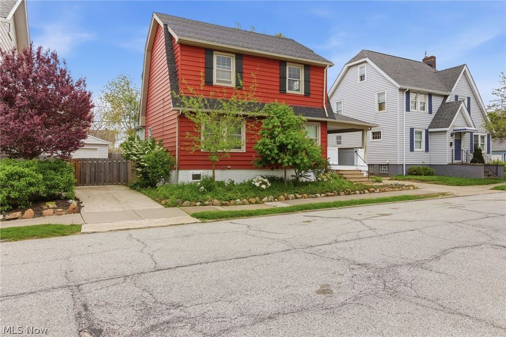 Photo of 1521 Blossom Park Avenue, Lakewood, OH 44107 (MLS # 5208225)