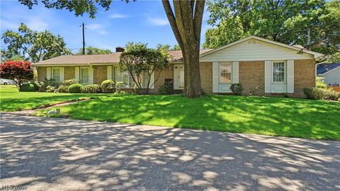 Photo of 426 Coventry Circle, Zanesville, OH 43701 (MLS # 5215213)