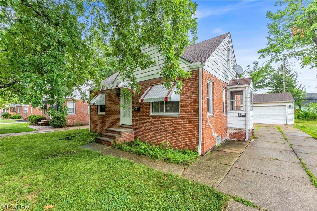 Photo of 735 E 256th Street, Euclid, OH 44132 (MLS # 5226545)