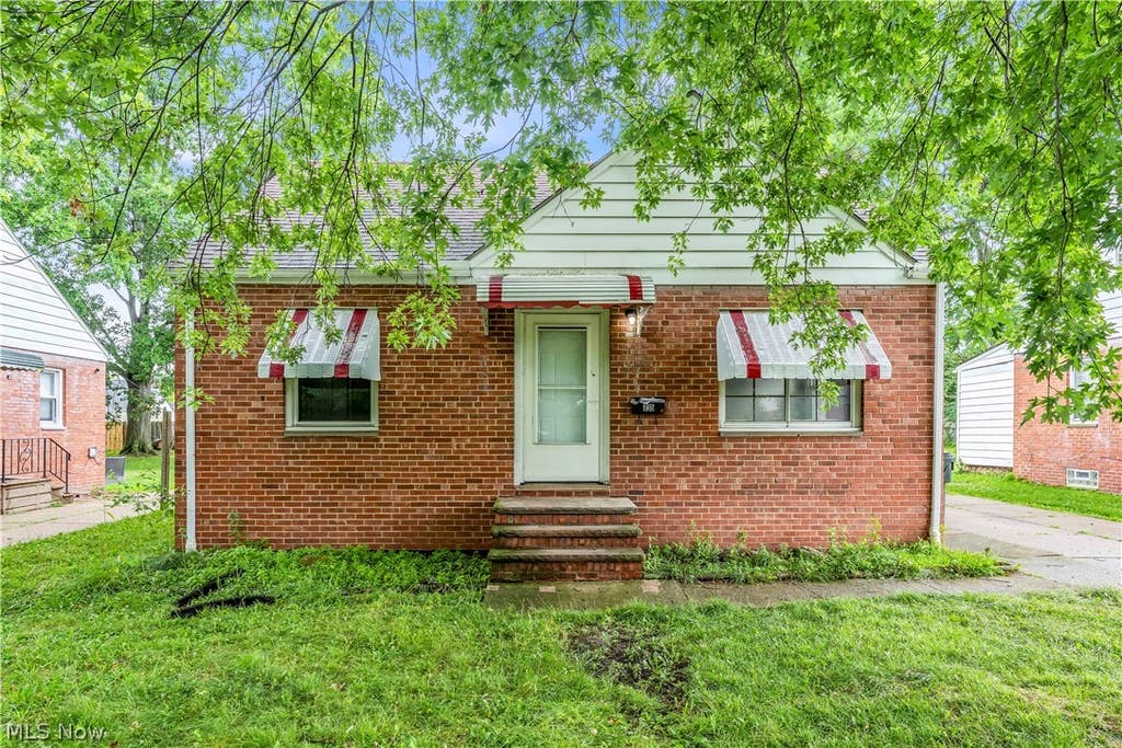 Photo of 735 E 256th Street, Euclid, OH 44132 (MLS # 5226545)