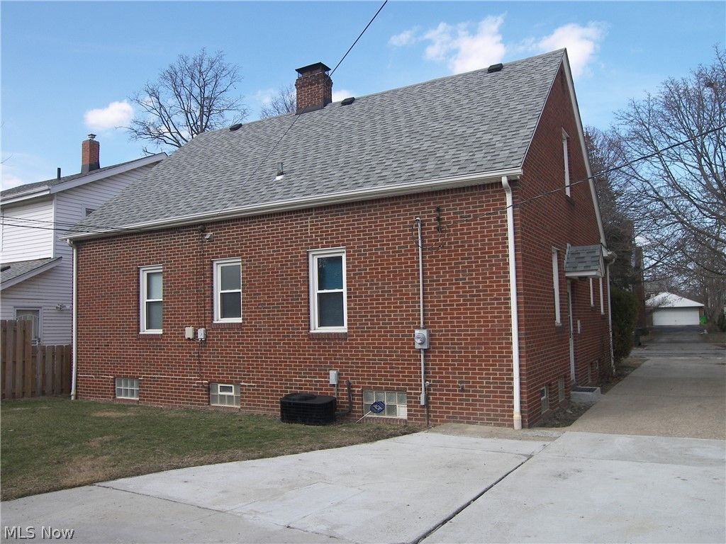 Photo of 19070 Meredith Avenue, Euclid, OH 44119 (MLS # 5189885)