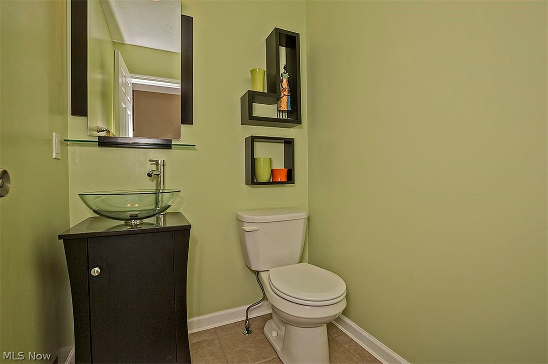 Lake Breeze Condo Ph 03 - Residential