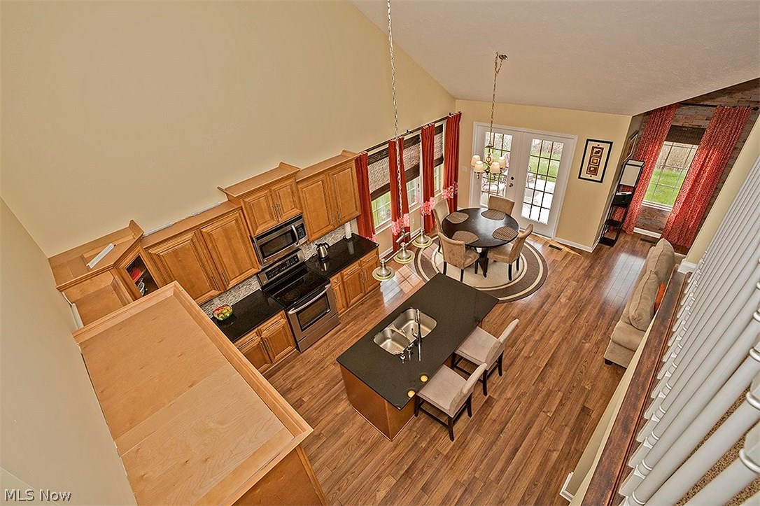 Lake Breeze Condo Ph 03 - Residential