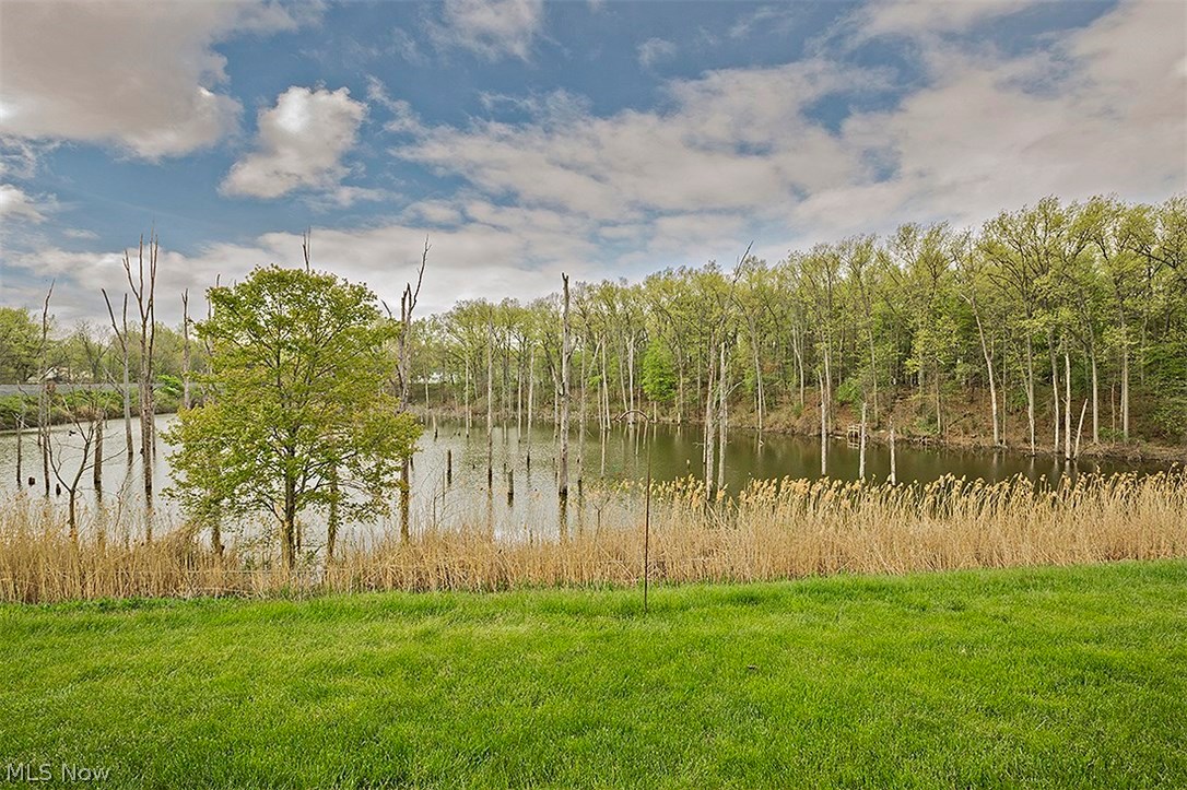 Lake Breeze Condo Ph 03 - Residential