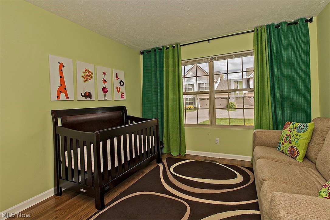 Lake Breeze Condo Ph 03 - Residential