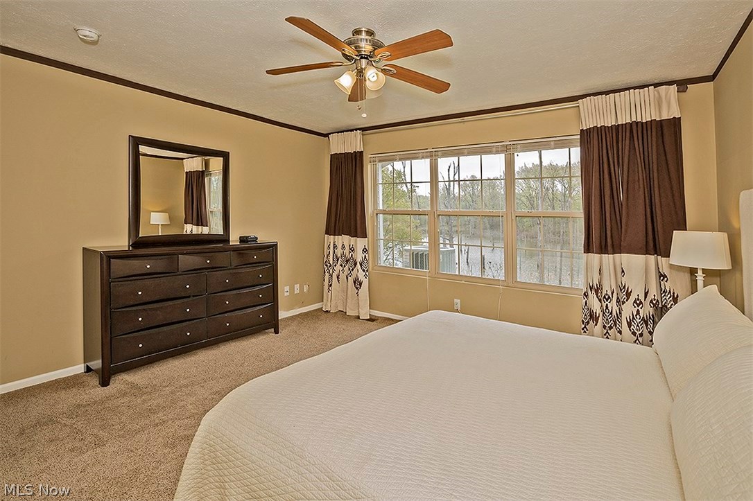 Lake Breeze Condo Ph 03 - Residential