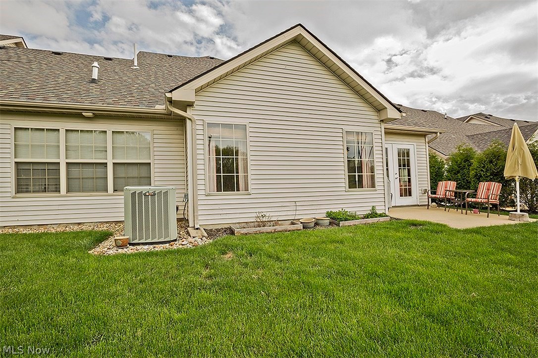 Lake Breeze Condo Ph 03 - Residential