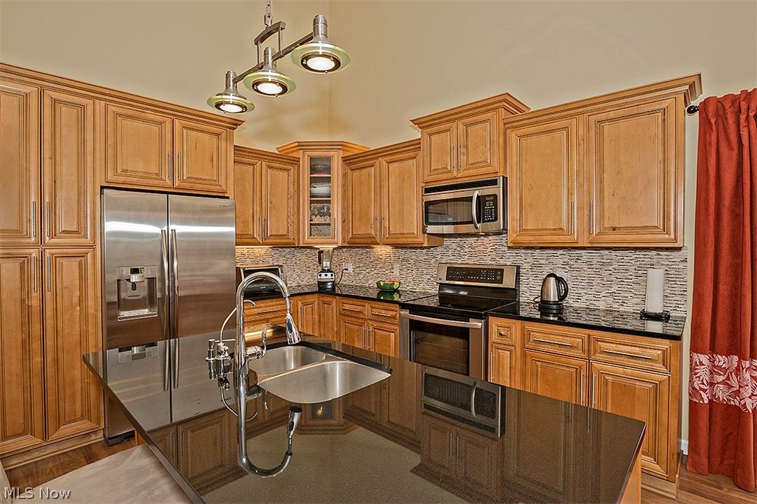 Lake Breeze Condo Ph 03 - Residential