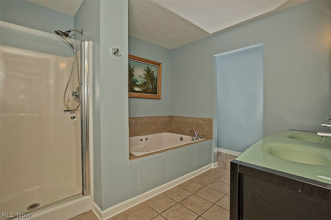 Lake Breeze Condo Ph 03 - Residential