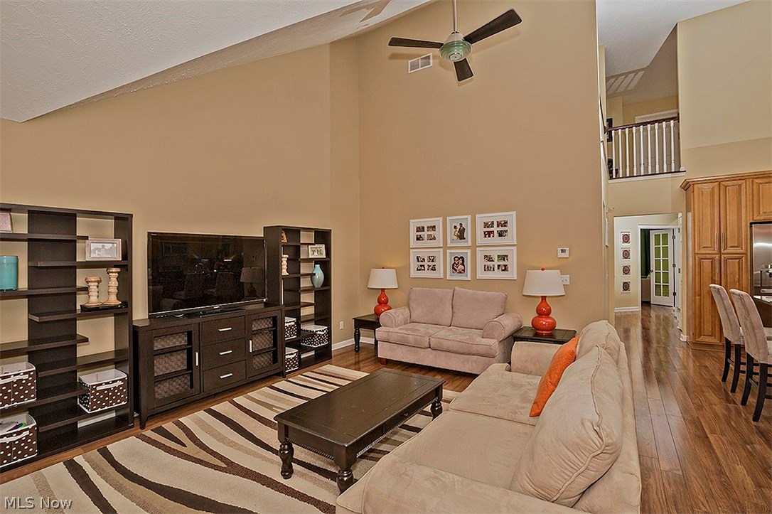 Lake Breeze Condo Ph 03 - Residential