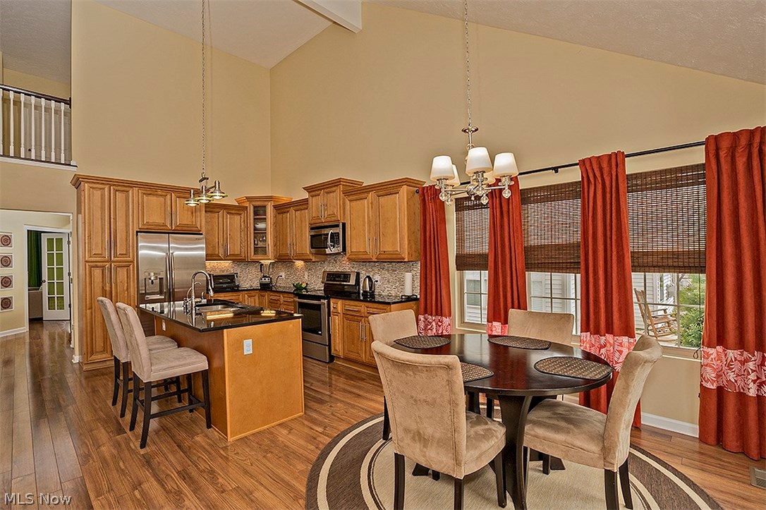 Lake Breeze Condo Ph 03 - Residential