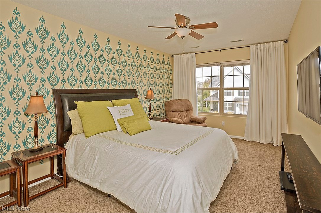 Lake Breeze Condo Ph 03 - Residential