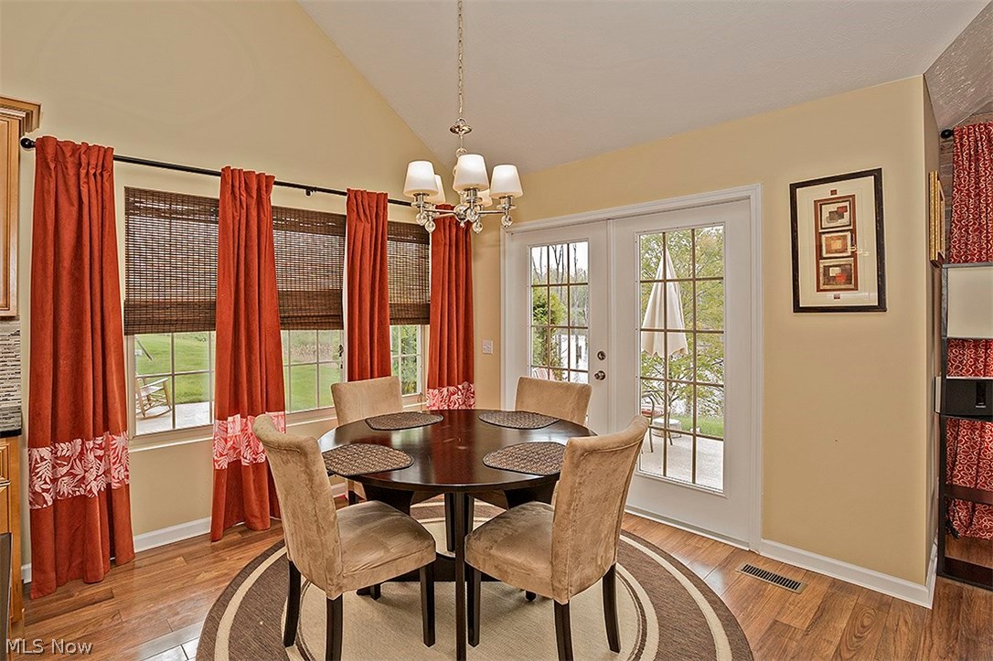 Lake Breeze Condo Ph 03 - Residential