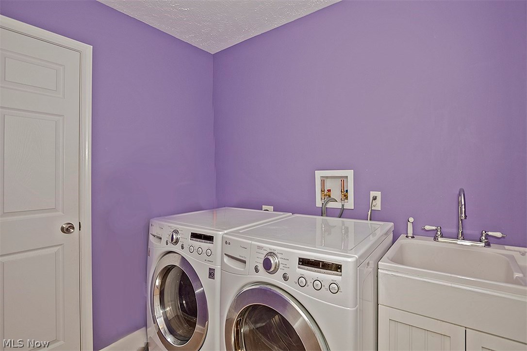 Lake Breeze Condo Ph 03 - Residential