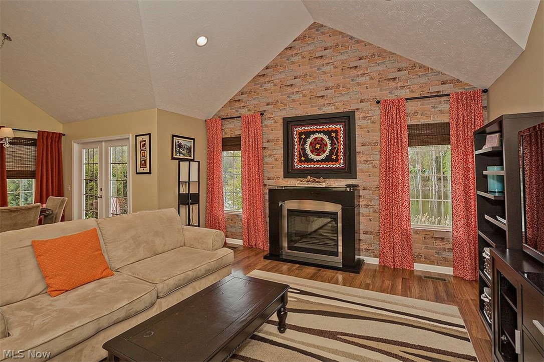 Lake Breeze Condo Ph 03 - Residential