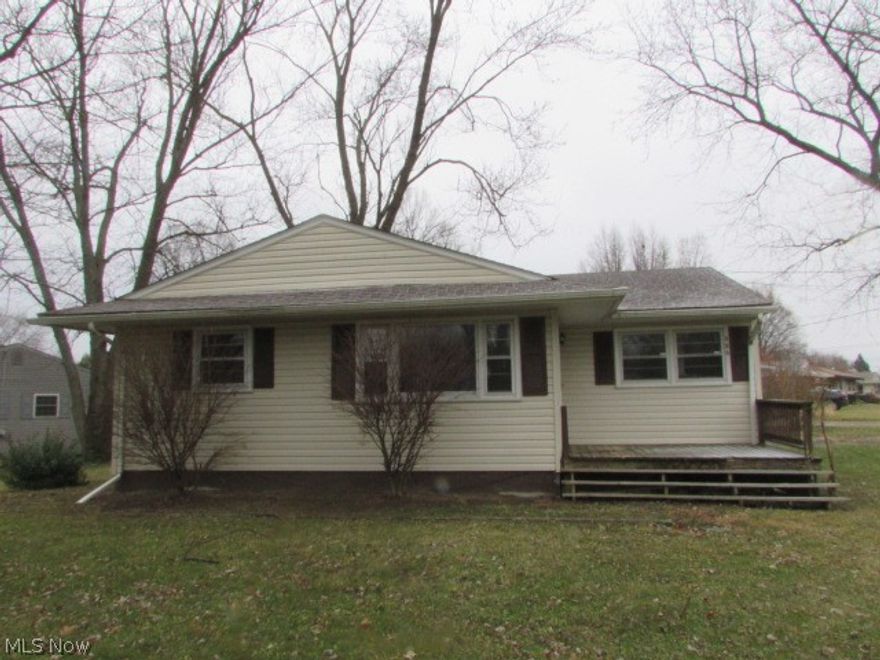 Ranch home with 3 bedrooms and 1 full bath. Property sold as is. No guarantees. No warranties. Must be pre-approved or show proof of funds. "Employees or directors of JPMorgan Chase & Co. and its direct and indirect subsidiaries are strictly prohibited from directly or indirectly purchasing any property owned or serviced by or on behalf of JPMorgan Chase & Co. or its direct and indirect subsidiaries. "