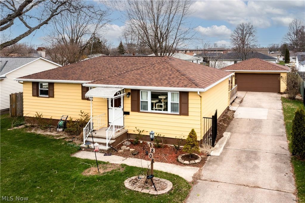 Photo of 1808 W 42nd Street, Lorain, OH 44053 (MLS # 5195530)