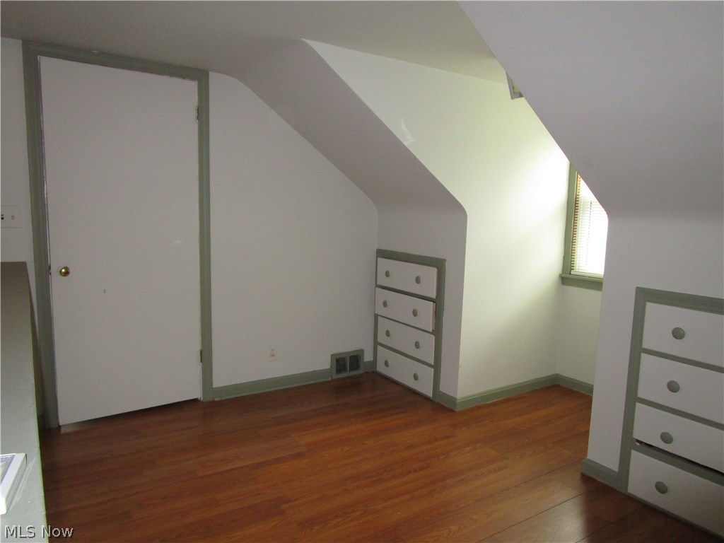 Village/Simon Troyer - Residential