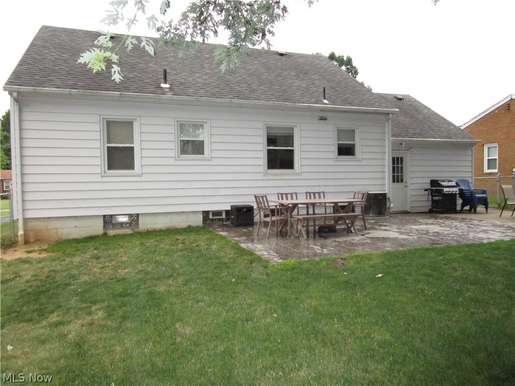 Village/Simon Troyer - Residential