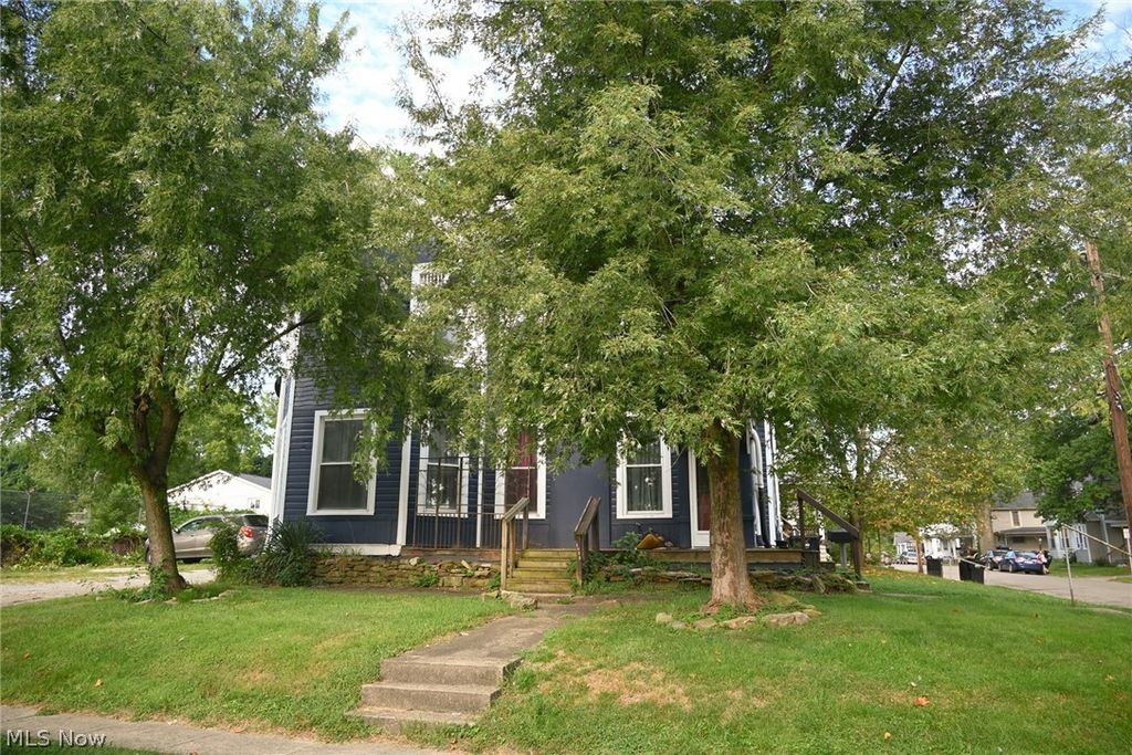 Photo of 1055 Blue Avenue, Zanesville, OH 43701 (MLS # 5224584)